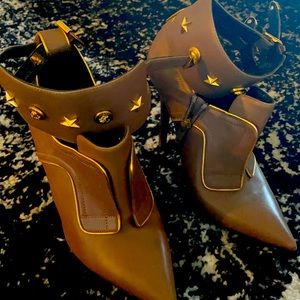 Versace size 37 grey ankles boots